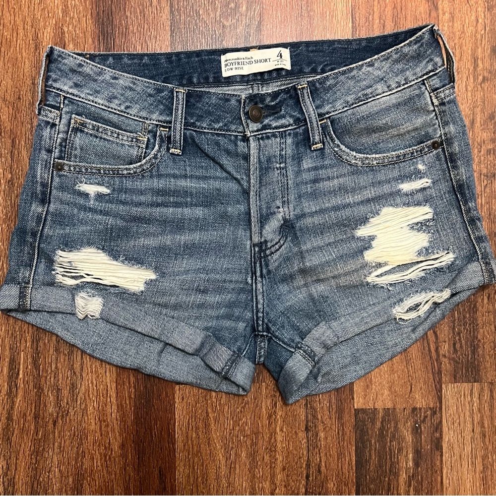 ✨Abercrombie & Fitch Destroyed Boyfriend Shorts✨